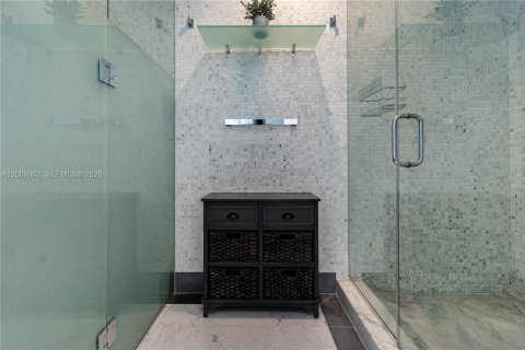 Condominio en alquiler en Miami, Florida, 3 dormitorios, 228.26 m2 № 2145660 - foto 25