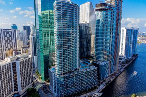 Condominio en alquiler en Miami, Florida, 3 dormitorios, 228.26 m2 № 2145660 - foto 2