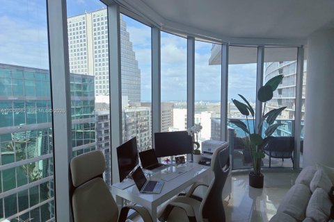 Condominio en alquiler en Miami, Florida, 3 dormitorios, 228.26 m2 № 2145660 - foto 8