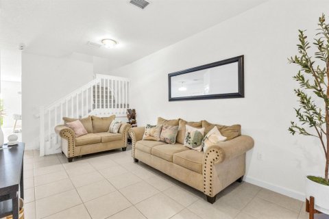Casa en venta en Lauderhill, Florida, 3 dormitorios, 164.25 m2 № 2087847 - foto 2