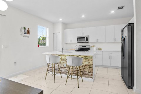 Casa en venta en Lauderhill, Florida, 3 dormitorios, 164.25 m2 № 2087847 - foto 12