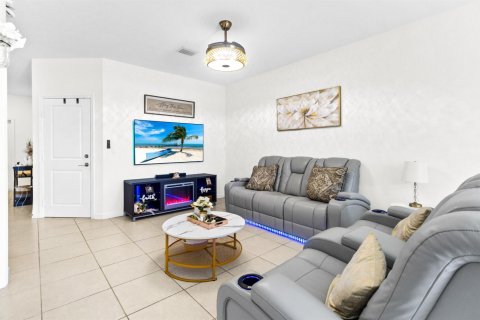Casa en venta en Lauderhill, Florida, 3 dormitorios, 164.25 m2 № 2087847 - foto 5