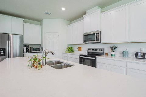House in Vero Beach, Florida 4 bedrooms, 257.34 sq.m. № 2352149 - photo 13
