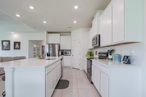 House in Vero Beach, Florida 4 bedrooms, 257.34 sq.m. № 2352149 - photo 14