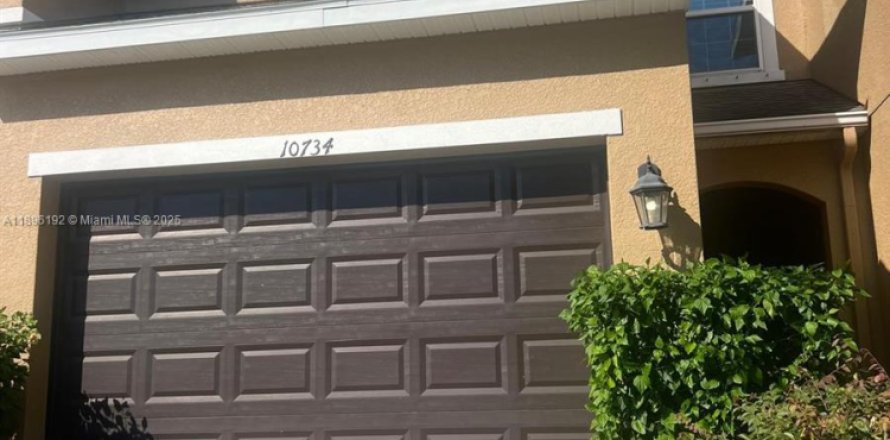 Adosado en Riverview, Florida 2 dormitorios № 1948444