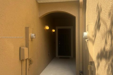 Adosado en venta en Riverview, Florida, 2 dormitorios № 1948444 - foto 2