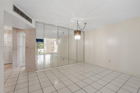 Купить кондоминиум в Майами, Флорида 2 спальни, 107.4м2, № 2084464 - фото 6