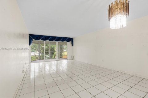 Купить кондоминиум в Майами, Флорида 2 спальни, 107.4м2, № 2084464 - фото 21