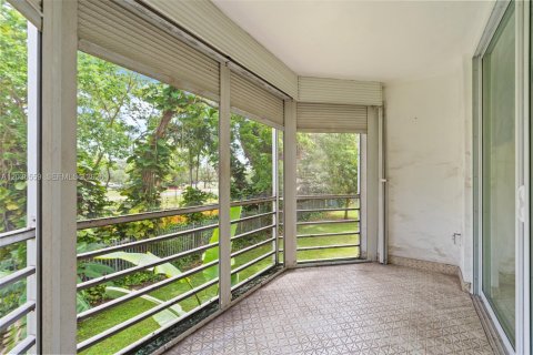 Купить кондоминиум в Майами, Флорида 2 спальни, 107.4м2, № 2084464 - фото 16