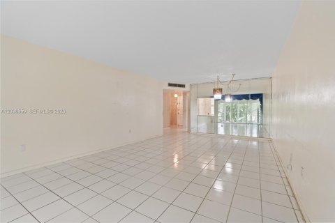 Купить кондоминиум в Майами, Флорида 2 спальни, 107.4м2, № 2084464 - фото 8