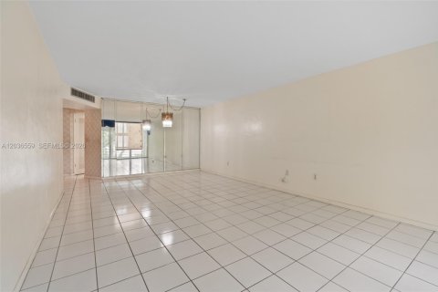 Купить кондоминиум в Майами, Флорида 2 спальни, 107.4м2, № 2084464 - фото 17