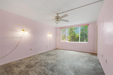 Купить кондоминиум в Майами, Флорида 2 спальни, 107.4м2, № 2084464 - фото 11
