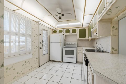 Купить кондоминиум в Майами, Флорида 2 спальни, 107.4м2, № 2084464 - фото 4