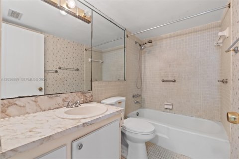 Купить кондоминиум в Майами, Флорида 2 спальни, 107.4м2, № 2084464 - фото 18