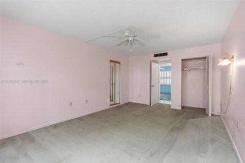 Купить кондоминиум в Майами, Флорида 2 спальни, 107.4м2, № 2084464 - фото 24