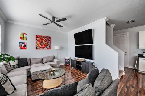 Townhouse in Tampa, Florida 3 bedrooms, 154.78 sq.m. № 2100244 - photo 11