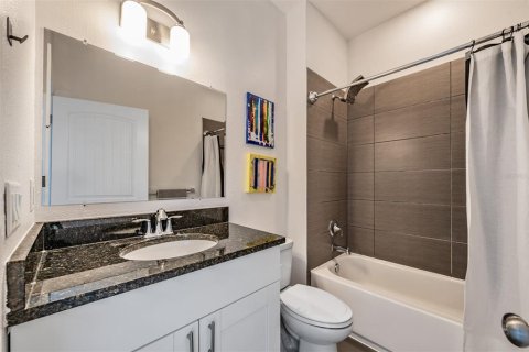 Townhouse in Tampa, Florida 3 bedrooms, 154.78 sq.m. № 2100244 - photo 19