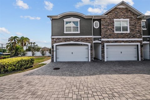 Townhouse in Tampa, Florida 3 bedrooms, 154.78 sq.m. № 2100244 - photo 2