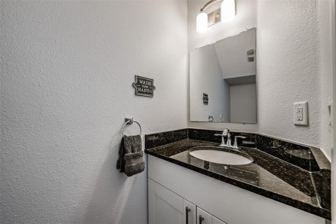 Townhouse in Tampa, Florida 3 bedrooms, 154.78 sq.m. № 2100244 - photo 12