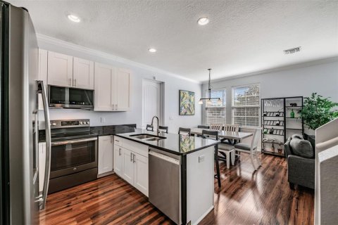 Townhouse in Tampa, Florida 3 bedrooms, 154.78 sq.m. № 2100244 - photo 4