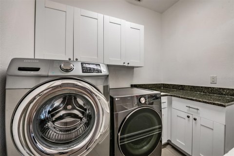Townhouse in Tampa, Florida 3 bedrooms, 154.78 sq.m. № 2100244 - photo 20