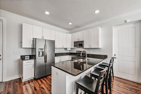 Townhouse in Tampa, Florida 3 bedrooms, 154.78 sq.m. № 2100244 - photo 6
