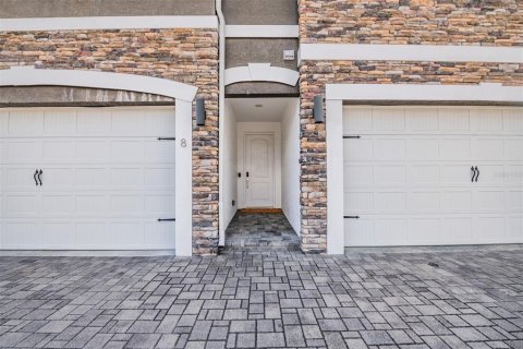 Townhouse in Tampa, Florida 3 bedrooms, 154.78 sq.m. № 2100244 - photo 3