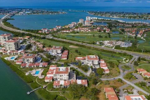 Купить кондоминиум в Сент-Питерсберг, Флорида 7 комнат, 82.68м2, № 2239559 - фото 30