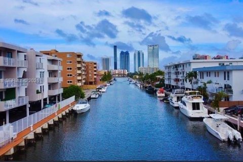 Copropriété à louer à North Miami Beach, Floride: 1 chambre, 66.15 m2 № 2399705 - photo 30