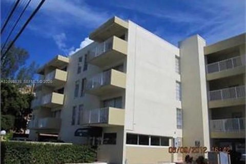 Copropriété à louer à North Miami Beach, Floride: 1 chambre, 66.15 m2 № 2399705 - photo 3