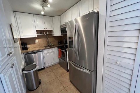 Copropriété à louer à North Miami Beach, Floride: 1 chambre, 66.15 m2 № 2399705 - photo 11