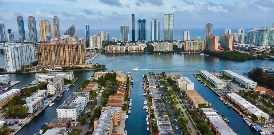 Condo à North Miami Beach, Floride, 1 chambre  № 2399705