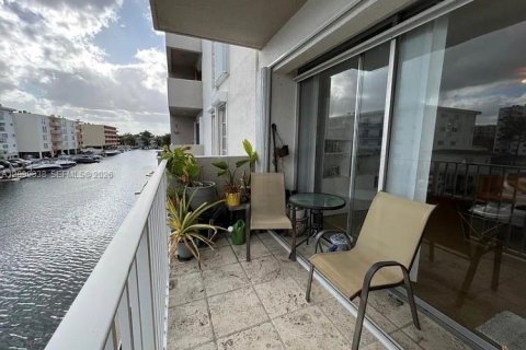 Copropriété à louer à North Miami Beach, Floride: 1 chambre, 66.15 m2 № 2399705 - photo 24