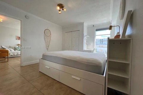 Copropriété à louer à North Miami Beach, Floride: 1 chambre, 66.15 m2 № 2399705 - photo 12