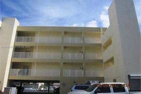 Copropriété à louer à North Miami Beach, Floride: 1 chambre, 66.15 m2 № 2399705 - photo 2