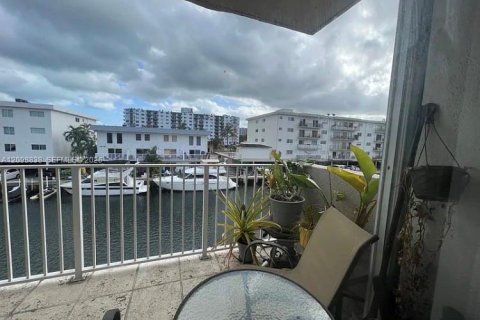 Copropriété à louer à North Miami Beach, Floride: 1 chambre, 66.15 m2 № 2399705 - photo 17
