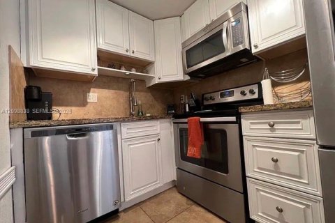 Copropriété à louer à North Miami Beach, Floride: 1 chambre, 66.15 m2 № 2399705 - photo 10