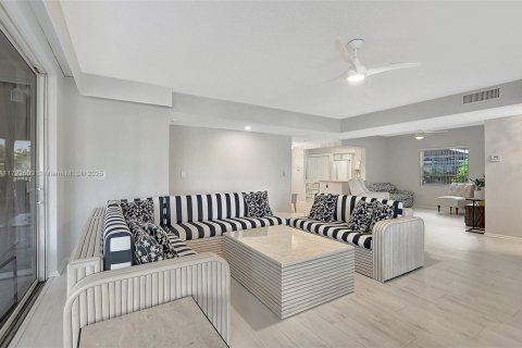 Copropriété à louer à Boca Raton, Floride: 2 chambres, 142.7 m2 № 1965273 - photo 8