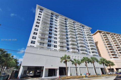 Copropriété à vendre à Hallandale Beach, Floride: 1 chambre, 80.64 m2 № 2089842 - photo 2