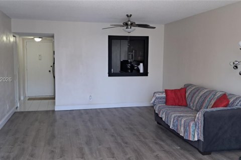 Copropriété à vendre à Hallandale Beach, Floride: 1 chambre, 80.64 m2 № 2089842 - photo 12