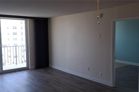 Copropriété à vendre à Hallandale Beach, Floride: 1 chambre, 80.64 m2 № 2089842 - photo 10