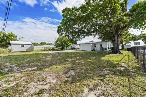 Propiedad comercial en venta en Vero Beach, Florida № 2245632 - foto 20