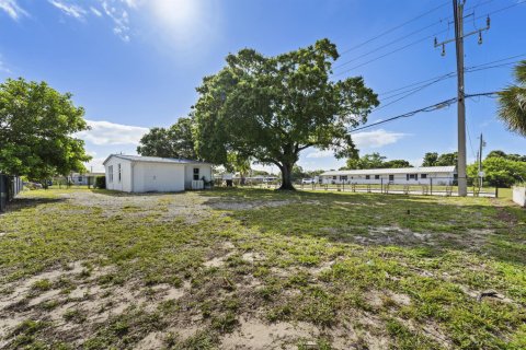 Propiedad comercial en venta en Vero Beach, Florida № 2245632 - foto 19