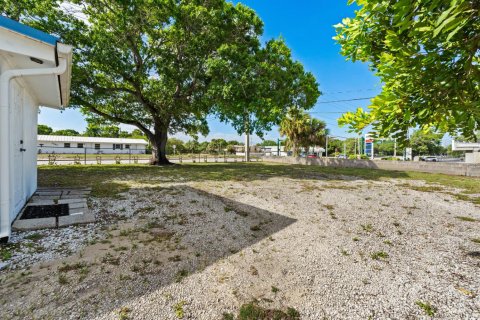 Propiedad comercial en venta en Vero Beach, Florida № 2245632 - foto 18