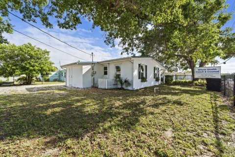 Propiedad comercial en venta en Vero Beach, Florida № 2245632 - foto 21