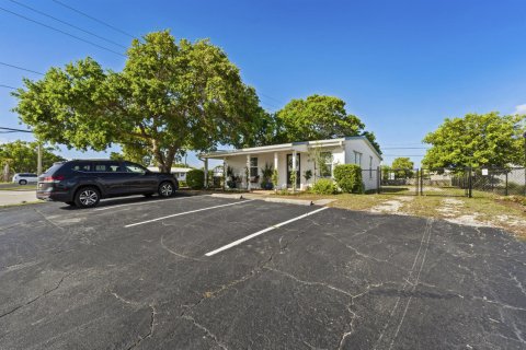 Propiedad comercial en venta en Vero Beach, Florida № 2245632 - foto 4