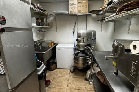 Propiedad comercial en venta en Miami, Florida № 1861004 - foto 7