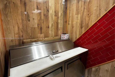 Propiedad comercial en venta en Miami, Florida № 1861004 - foto 3