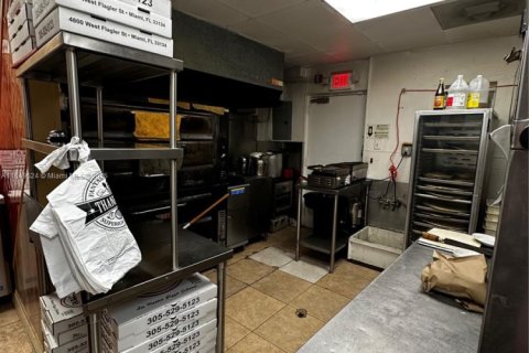 Propiedad comercial en venta en Miami, Florida № 1861004 - foto 6