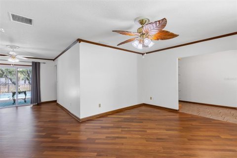 Villa ou maison à vendre à Apopka, Floride: 4 chambres, 163.32 m2 № 2122747 - photo 11